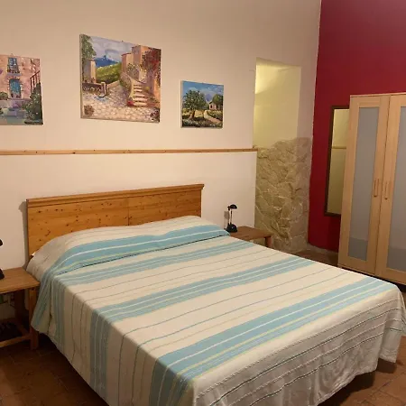 Bed and Breakfast A Due Passi Da Aci SantʼAntonio Exterior foto
