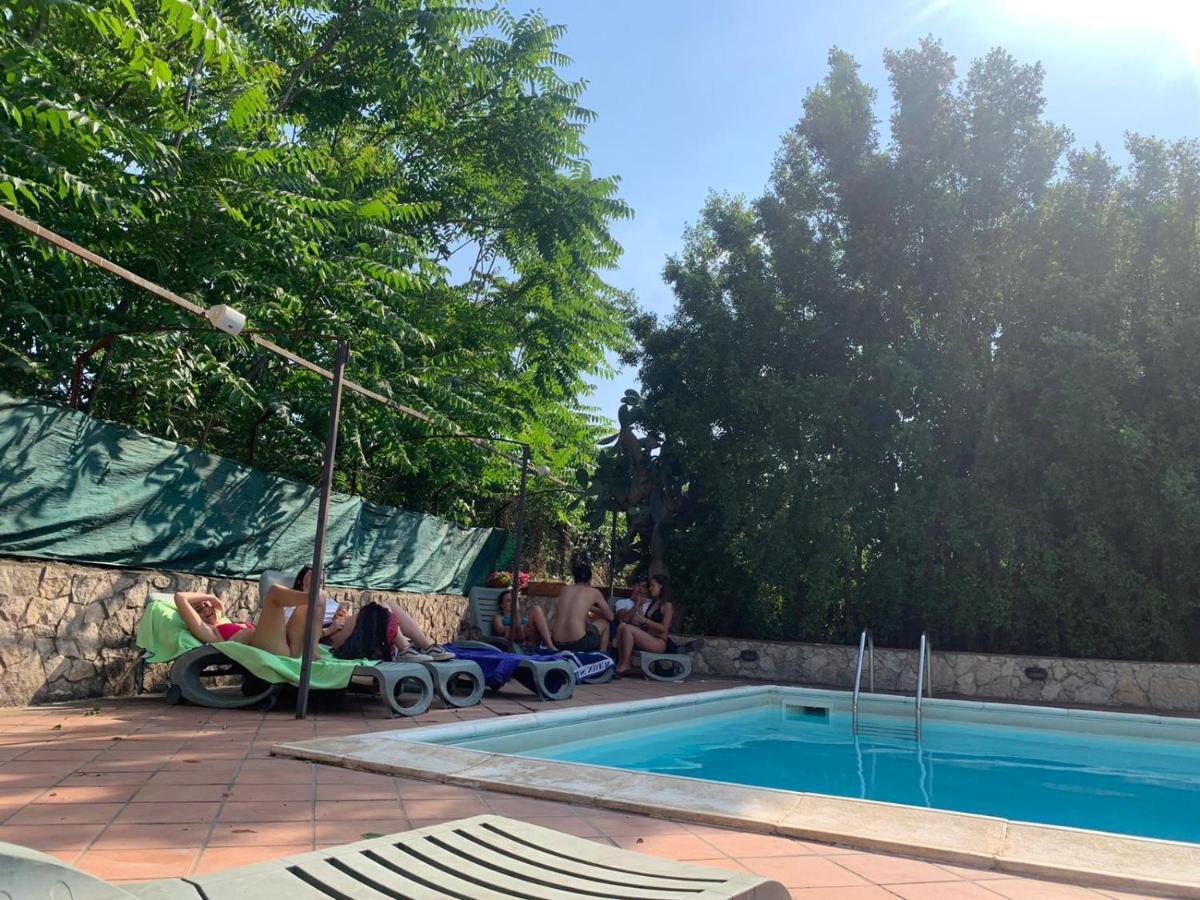 A Due Passi Da Frühstückspension Aci SantʼAntonio